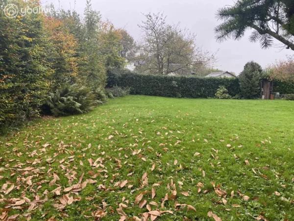 Terrain constructible 520 m² — Néville centre — 46 500 € HAI