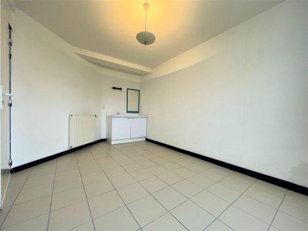 Local professionnel à louer à Scaër dans le Finistère (29390), ref : 11286/791   
Centre ville