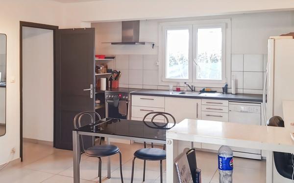 Maison à vendre    5 pièces • 200 m2 Saint-Cannat