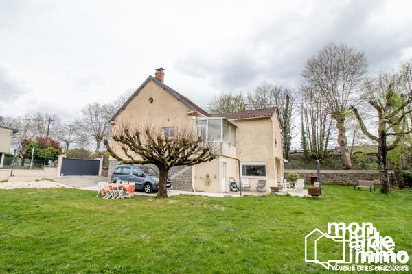 Vaste maison rénovée sur jardin