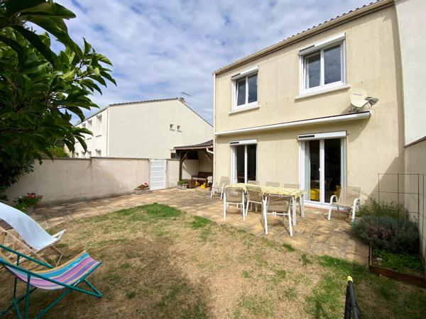 Maison
         5 pièces
        - 106 m² 365 000 € *