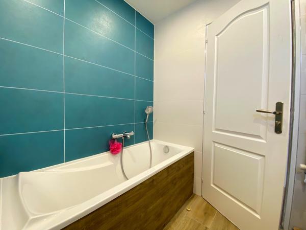 Maison
         5 pièces
        - 106 m² 365 000 € *