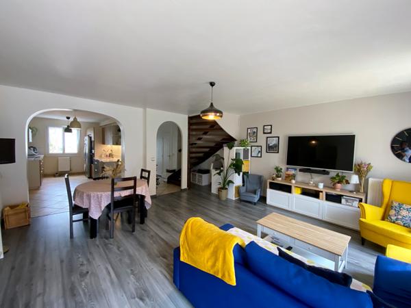 Maison
         5 pièces
        - 106 m² 365 000 € *