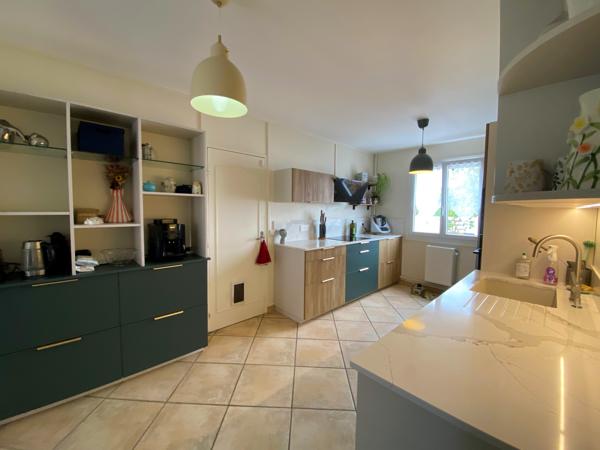 Maison
         5 pièces
        - 106 m² 365 000 € *