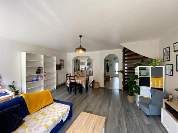 Maison
         5 pièces
        - 106 m² 365 000 € *