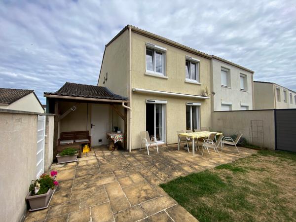 Maison
         5 pièces
        - 106 m² 365 000 € *