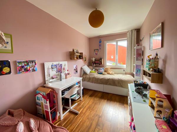 Maison
         5 pièces
        - 106 m² 365 000 € *