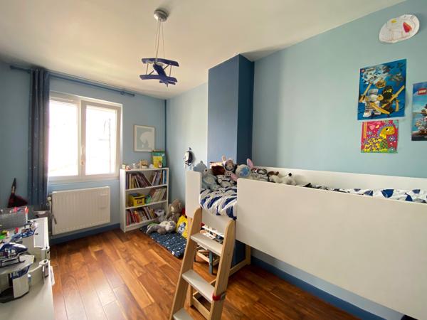 Maison
         5 pièces
        - 106 m² 365 000 € *