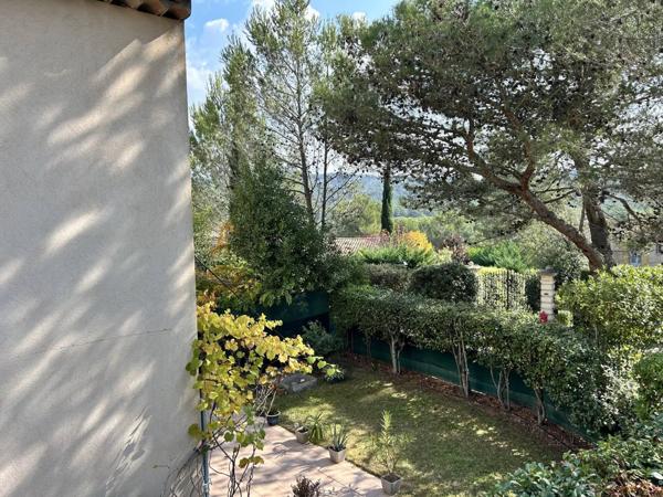 Maison climatisée,T4 avec grand jardin vue sur les collines et accès à pied Golf de Pont Royal