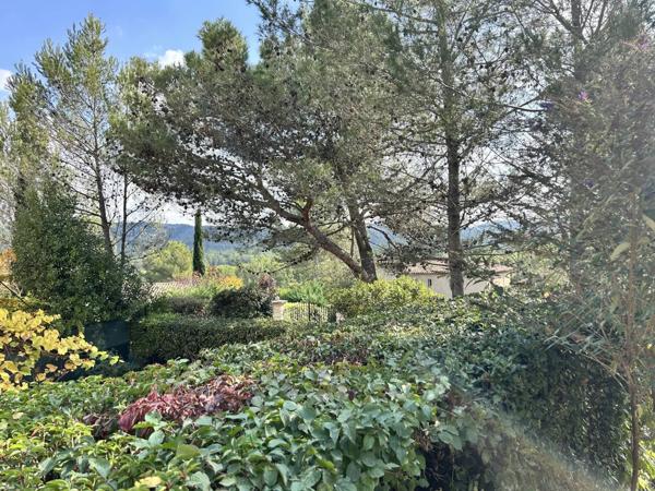 Maison climatisée,T4 avec grand jardin vue sur les collines et accès à pied Golf de Pont Royal