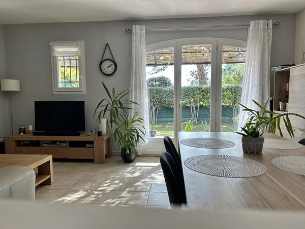 Maison climatisée,T4 avec grand jardin vue sur les collines et accès à pied Golf de Pont Royal