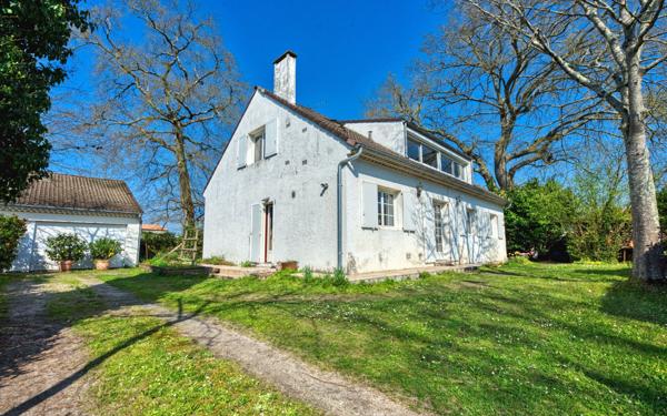 Maison à vendre    5 pièces • 191,92 m2 Pessac