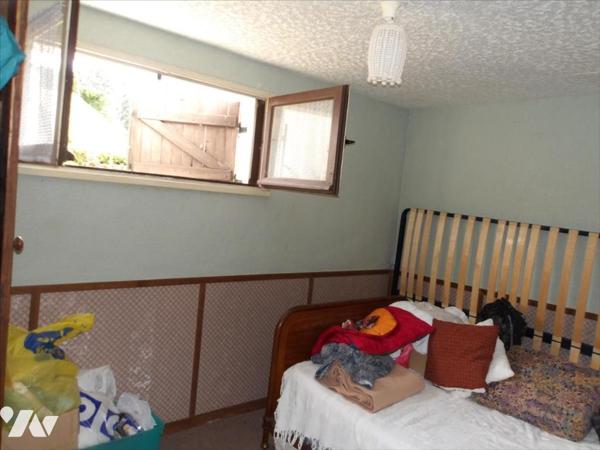 PAVILLON SUR SOUS-SOL SUR TERRAIN 665 M²