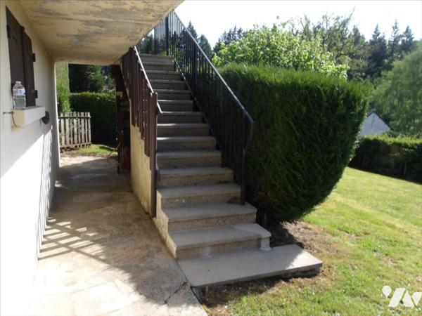 PAVILLON SUR SOUS-SOL SUR TERRAIN 665 M²