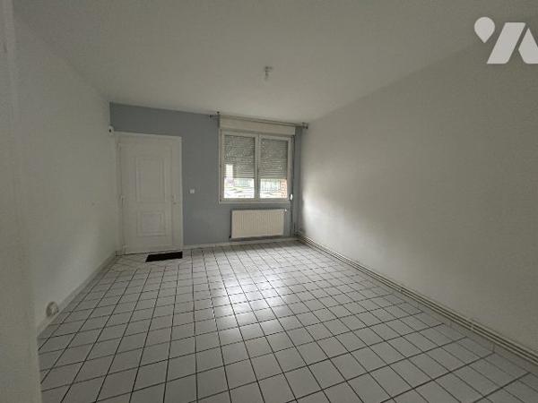 Maison de ville en très bon état avec cour