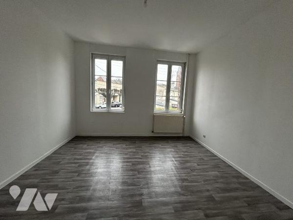 Maison de ville en très bon état avec cour