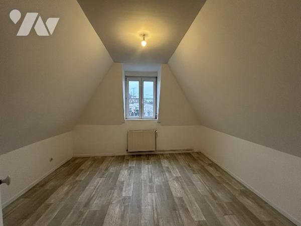 Maison de ville en très bon état avec cour