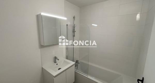 Location Appartement 2 pièces 47.42 m² - Villejuif 94800