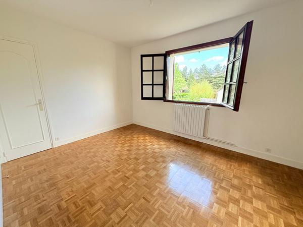 Maison familiale avec grand jardin arboré