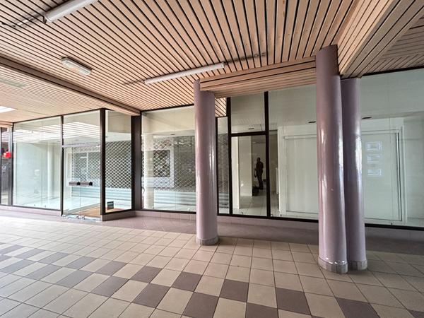 LOCAL COMMERCIAL DE 109 m² - CHATEAU-GONTIER