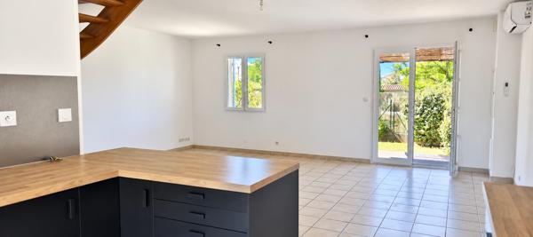 VILLA T4 avec terrasse deux jardins et garage