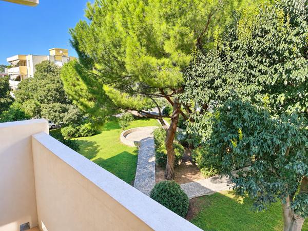 T3 de 58 m² avec extérieur et parking privatif Sainte-Anne Résidence Le Chevalier Lancelot 13008 Marseille