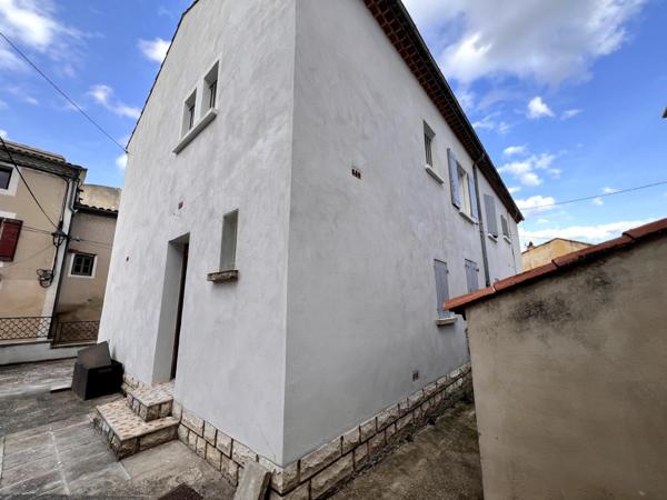 Rare, maison en plein centre de Pernes-les-Fontaines