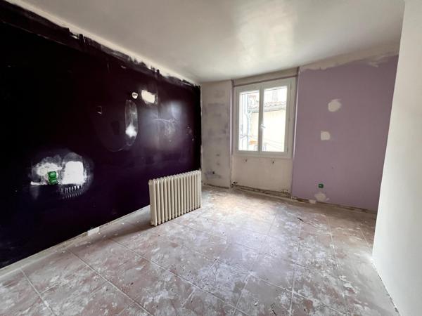 Rare, maison en plein centre de Pernes-les-Fontaines