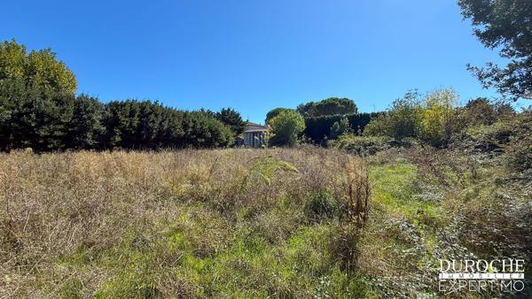 Caderousse – Terrain à bâtir de 1 369 m² libre constructeur, au calme