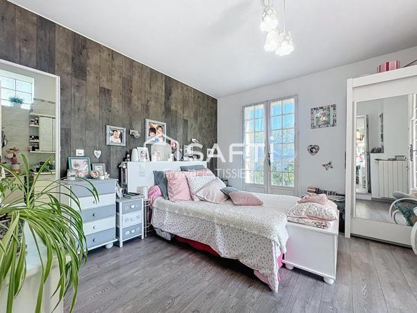 Chateauneuf Pré-Du-Lac : Villa 5 pièces avec piscine.