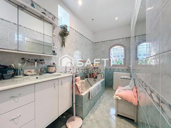 Chateauneuf Pré-Du-Lac : Villa 5 pièces avec piscine.