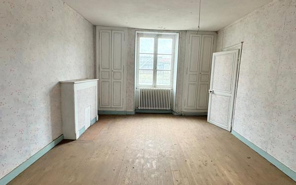 Maison à vendre    3 pièces •  Montmorillon