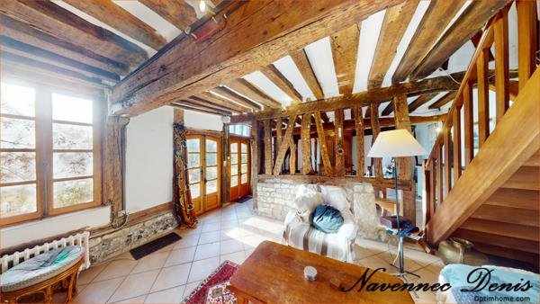 Maison de charme avec 5 chambres proche des commerces et des écoles – 200 000€