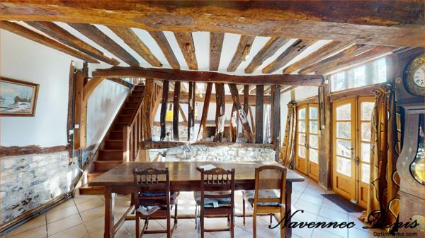 Maison de charme avec 5 chambres proche des commerces et des écoles – 200 000€