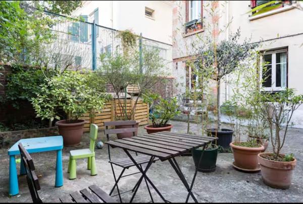 Appartement 2 pièces 1 chambre de 45 m2 situé en rez de chaussée QUARTIER BECON A COURBEVOIE COLLEGE DES BRUYERES