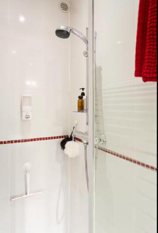 Appartement 2 pièces 1 chambre de 45 m2 situé en rez de chaussée QUARTIER BECON A COURBEVOIE COLLEGE DES BRUYERES