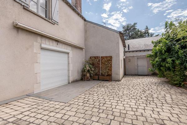 LIEUX UNIQUES ® x PROPRIÉTÉS PRIVÉES ® MAISON DE MAITRE DE 115 M², COUR, GARAGE 35 M² BEAUGENCY CENTRE