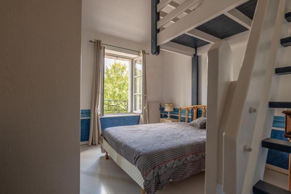 LIEUX UNIQUES ® x PROPRIÉTÉS PRIVÉES ® MAISON DE MAITRE DE 115 M², COUR, GARAGE 35 M² BEAUGENCY CENTRE