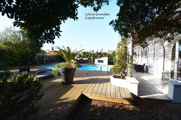 Maison à vendre 8 pièces 194m² de superficie habitable, jardin et piscine