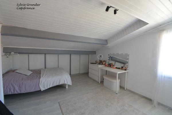 Maison à vendre 8 pièces 194m² de superficie habitable, jardin et piscine