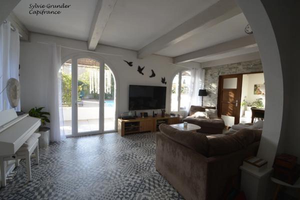 Maison à vendre 8 pièces 194m² de superficie habitable, jardin et piscine