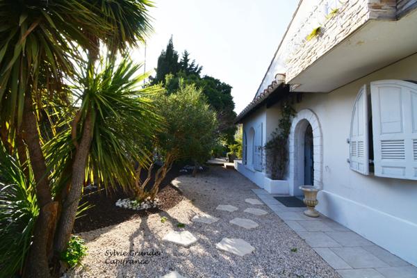 Maison à vendre 8 pièces 194m² de superficie habitable, jardin et piscine