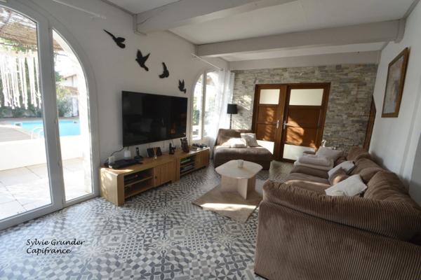 Maison à vendre 8 pièces 194m² de superficie habitable, jardin et piscine