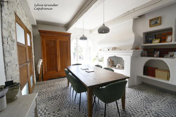 Maison à vendre 8 pièces 194m² de superficie habitable, jardin et piscine