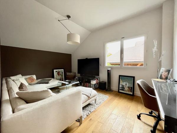 Divonne-les-Bains (01220) Maison de prestige avec cinq chambres