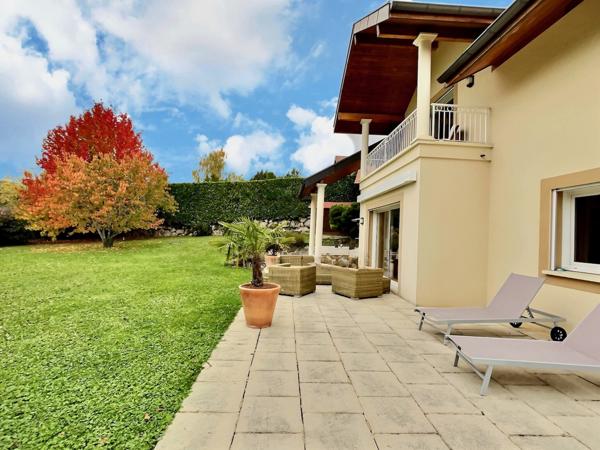 Divonne-les-Bains (01220) Maison de prestige avec cinq chambres