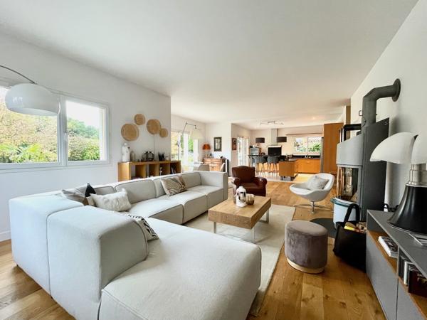 Divonne-les-Bains (01220) Maison de prestige avec cinq chambres