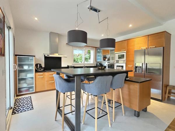 Divonne-les-Bains (01220) Maison de prestige avec cinq chambres