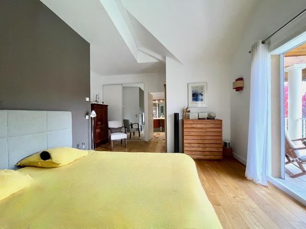 Divonne-les-Bains (01220) Maison de prestige avec cinq chambres