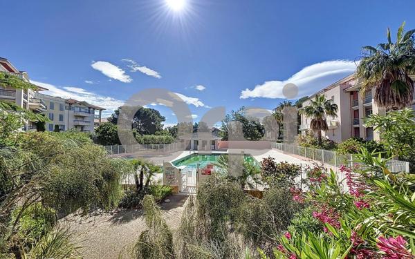 Appartement à vendre    3 pièces • 73 m2 Fréjus